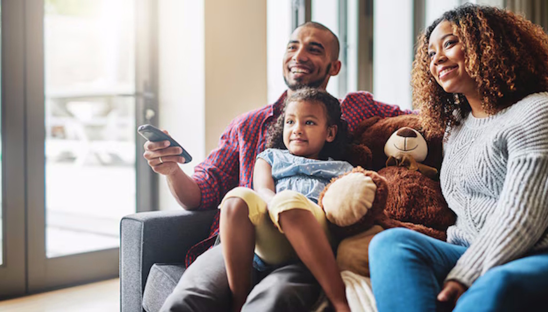 famille regarde